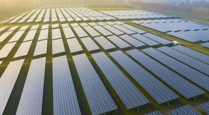 Estos son los diez gráficos que muestran el boom que la energía solar está experimentando en todo el mundo