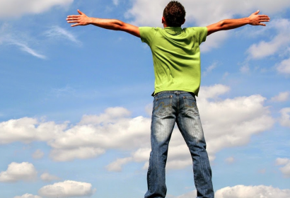 La electrificación basada en energías renovables es una herramienta de salud global