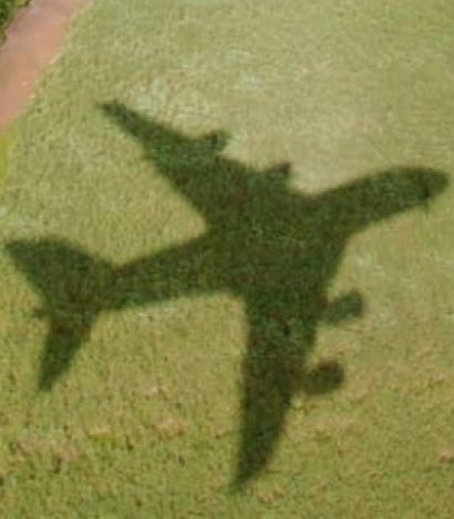 Las compañías aéreas contaminan más porque siguen rutas más largas para evitar zonas con tarifas más elevadas