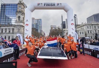 Los coches solares impulsados por la tecnología de Aiko arrasan en la World Solar Challenge 2025