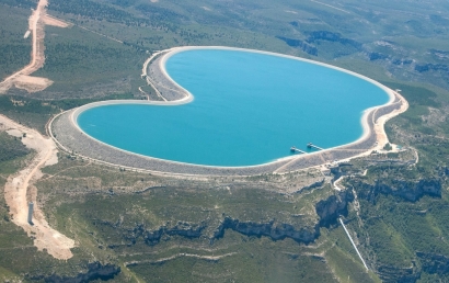 La gran hidráulica sigue marcando los "precios absolutamente inflados" de la electricidad