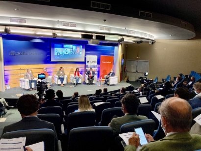 El sector renovable andaluz defiende el efecto positivo de las energías limpias en el medio natural 