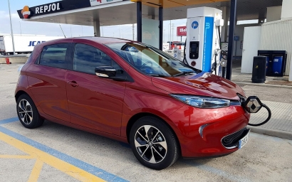 El Instituto Europeo del Cobre calcula que recorrer cien kilómetros en coche eléctrico cuesta en España menos de un euro