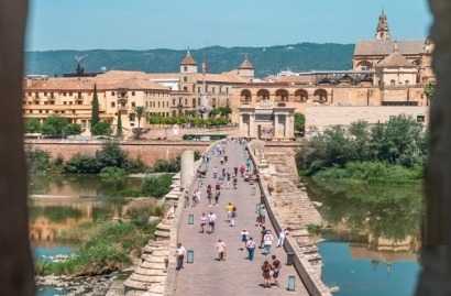 Un octubre soleado vuelve a convertir las horas centrales del día en las más baratas