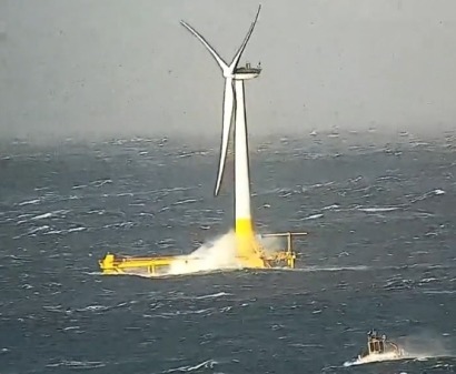 Espectacular vídeo de la eólica marina vasca resistiendo olas de 10 metros de altura y ráfagas a 100 kilómetros por hora