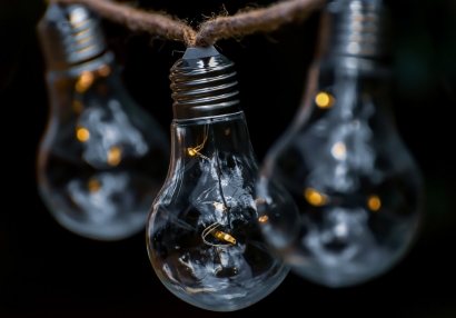 El precio del kilovatio hora en diciembre de 2020, un 10% más caro que en diciembre de 2019