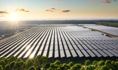 Alianza anglo-española desembarca en Estados Unidos para desarrollar parques solares con baterías