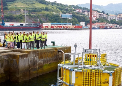 Euskadi bota el primer laboratorio flotante de Europa para ensayos de dispositivos de aprovechamiento de las energías marinas