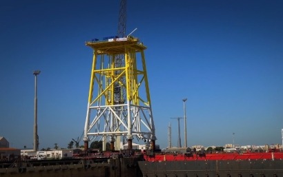 Lista para zarpar rumbo a Francia la primera súperjaula eólica marina fabricada por Navantia Seanergies en Cádiz