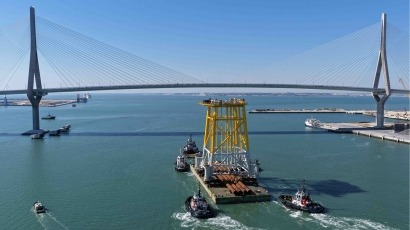 Zarpa rumbo a Francia la "súperjaula" sobre la que se asentará la subestación del parque marino Dieppe Le Tréport