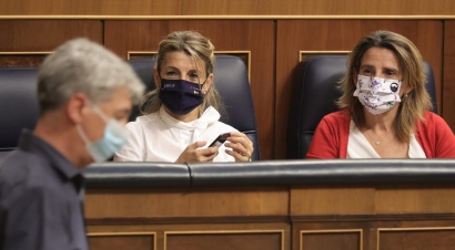 La izquierda parlamentaria se alinea con el Gobierno y anuncia luz verde al recorte a las eléctricas