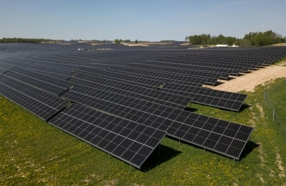 „Nordic Solar“ ir „Sweetbank“ sudaro paskolos sutartį dėl didžiausio Lietuvoje saulės energijos parko