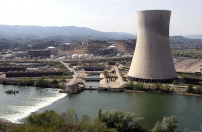 Prolongar hasta los 50 años la vida operativa de las centrales nucleares españolas encarecerá el precio de la electricidad