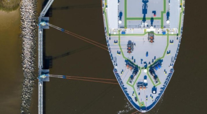 La petrolera TotalEnergies se alinea con Trump y abandona la eólica marina para atrincherarse en el gas