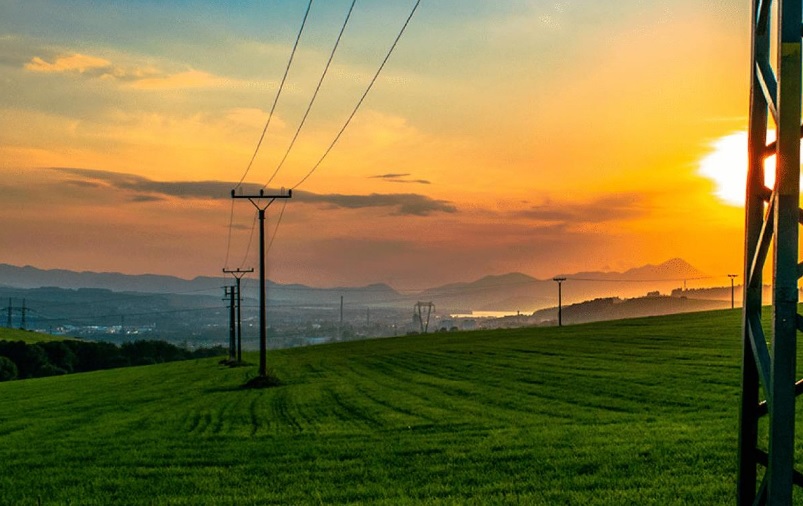 La patronal de las eléctricas se defiende del "daño reputacional" causado por REE