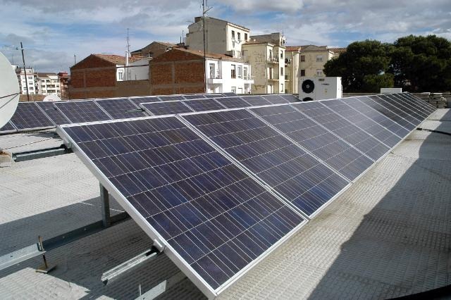 El mercado del autoconsumo solar cae un 17% en el primer trimestre