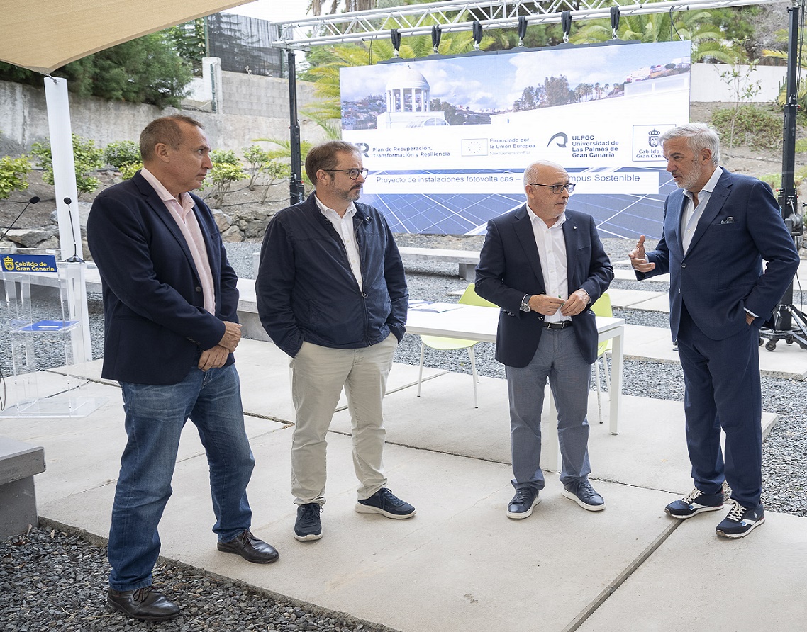  Gran Canaria enlaza autoconsumo con baterías, comunidades energéticas y formación universitaria en la marquesina del aparcamiento del Campus de Tafira 