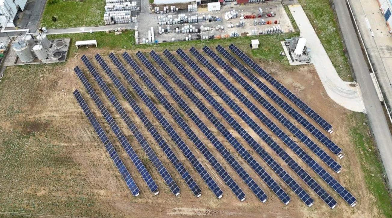 Bakelite ahorrará un 23% de electricidad con el autoconsumo solar en su fábrica de Álava