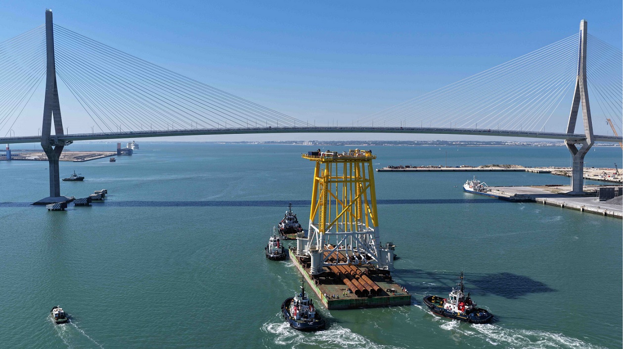 Zarpa rumbo a Francia la "súperjaula" sobre la que se asentará la subestación del parque marino Dieppe Le Tréport