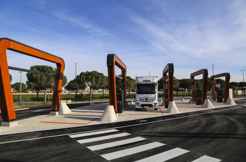 Ya es posible el transporte pesado en camión eléctrico entre Barcelona y Lyon