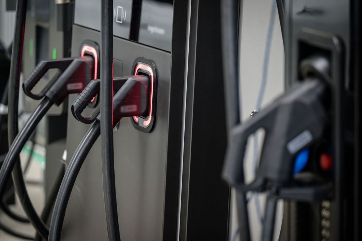 46.684 puntos para recarga de vehículo eléctrico, 12.624 gasolineras