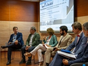 Los expertos piden aumentar las estaciones de recarga y repostaje para vehículos pesados