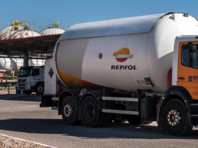 Ecologistas en Acción otorga a Repsol su "Caballo de Atila" por su política a favor del gas