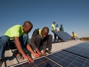 Schneider Electric lanza una solución para llevar electricidad verde a comunidades aisladas de la red