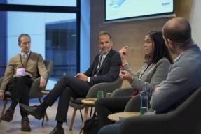  El sector energético catalán analiza la transición a las renovables  