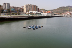 Landatu Solar prueba un prototipo solar flotante para entornos marinos en el Puerto de Bilbao