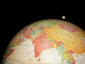 China está construyendo el doble de capacidad solar y eólica que el resto del planeta