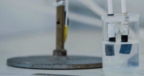 Investigadores australianos producen hidrógeno limpio directamente con agua del mar