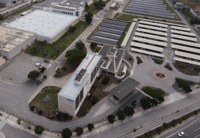 BayWa r.e. instala casi 4.000 paneles solares en la planta farmacéutica de Merck en Barcelona