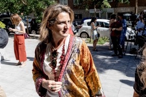 Ribera critica el programa del PP: "Lo que quieren es pactar con las grandes compañías energéticas"