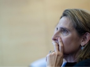 Ribera avisa de que el rechazo a los decretos pondrá en riesgo 30.000 millones en proyectos de renovables Ribera avisa de que el rechazo a los decretos pondrá en riesgo 30.000 millones en proyectos de renovables