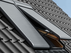 El fabricante de ventanas anuncia que a partir de ese año consumirá solo energía 100% renovable El fabricante de ventanas anuncia que a partir de ese año consumirá solo energía 100% renovable