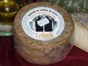 Quesos y panes al calor de los huesos de aceituna y los pellets