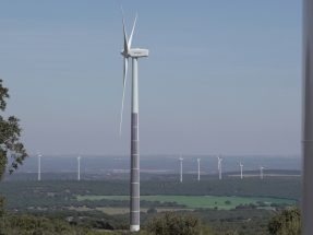 Acciona se convierte en pionera en hibridar paneles solares con torres eólicas