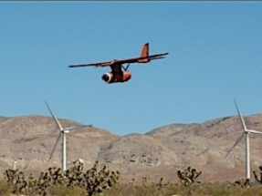 Prueban un vehículo aéreo no tripulado para evitar la colisión de aves rapaces con aerogeneradores