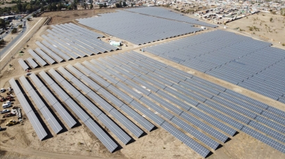 La española Esasolar construye la estructura de la planta fotovoltaica Sol de Septiembre