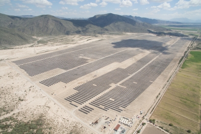 Dos proyectos fotovoltaicos que suman 144 MW obtienen una financiación por 86 millones de dólares