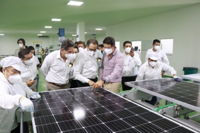 Colima: Inauguran una fábrica de paneles fotovoltaicos