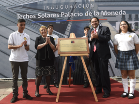 Con el sistema fotovoltaico inaugurado en el Palacio de la Moneda ya son cien los "Techos Solares Públicos"