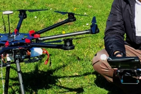 Hidrógeno solar para aumentar la autonomía de los drones