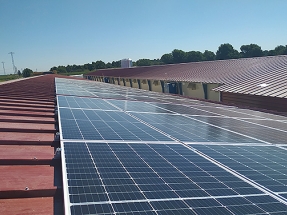 El autoconsumo fotovoltaico ayuda a ahorrar 3.000 euros al año a una granja avícola de Lleida