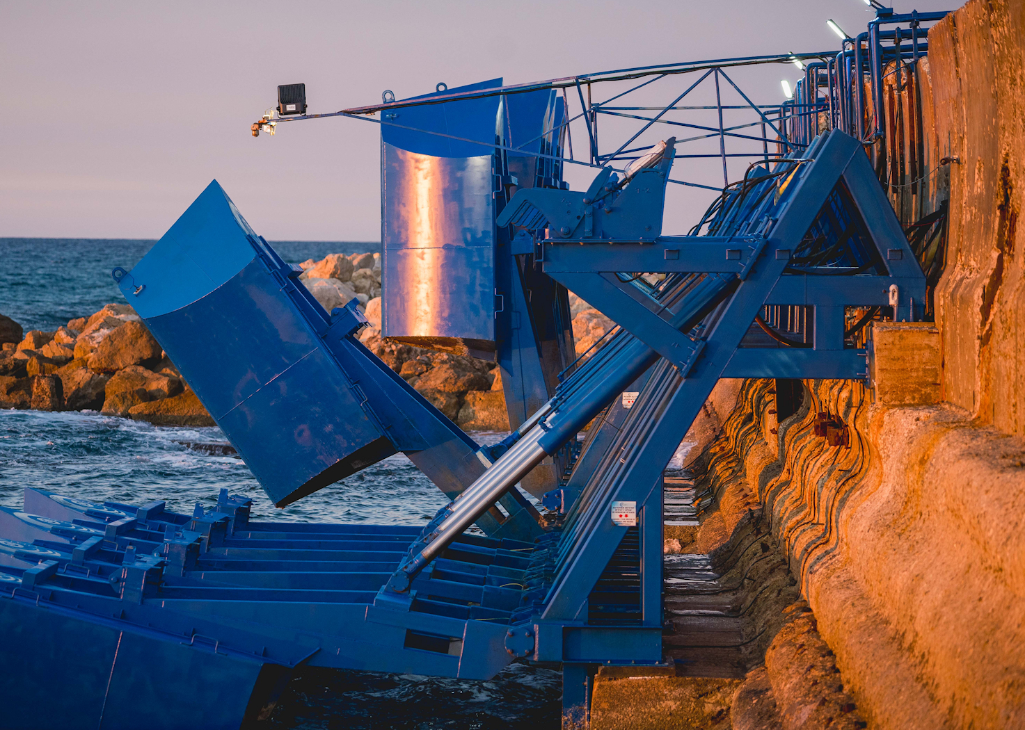 Eco Wave Power Unveils First Grid-Connected Wave Energy Array in the Middle East 