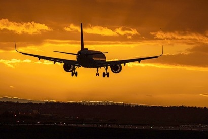 ¿Qué factores intervienen en el compromiso medioambiental de una compañía de aviación?