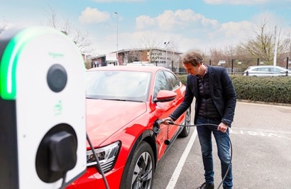 Infraestructura de recarga del vehículo eléctrico: ¿cuáles son las novedades normativas en España?