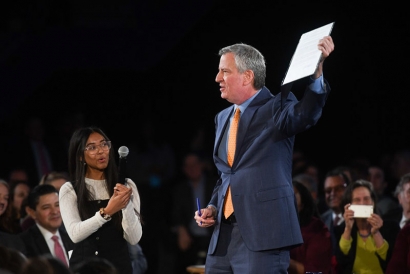 Nueva York: El alcalde Bill de Blasio anuncia el fin al uso de combustibles fósiles, incluido el gas natural, para 2040